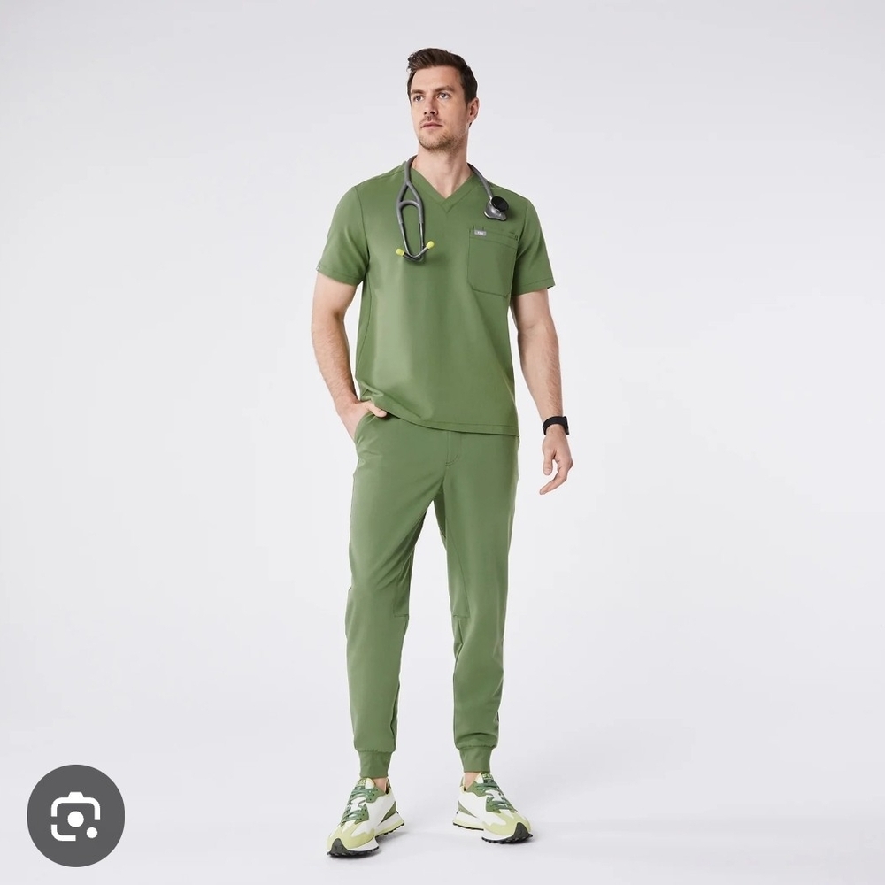 🧑🏽‍⚕️ Figs Men's Green (Fern) Scrub Set